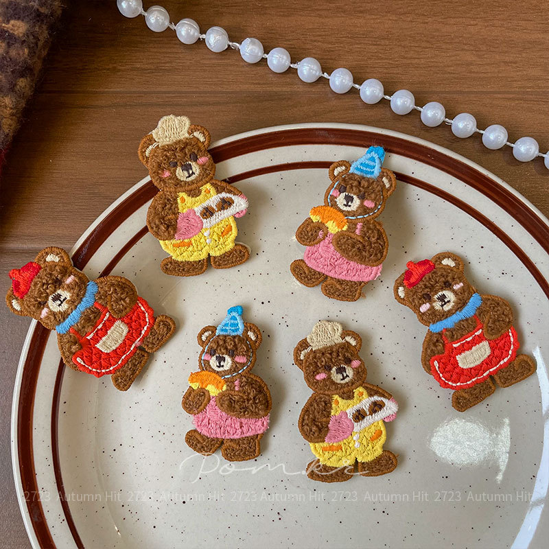 新款韩系秋冬小熊可爱发夹儿童手工对装侧边碎发刘海夹百搭掰掰夹Pom.kr 装扮款针织小熊发夹：围裙帽饰甜萌 秋冬少女软萌