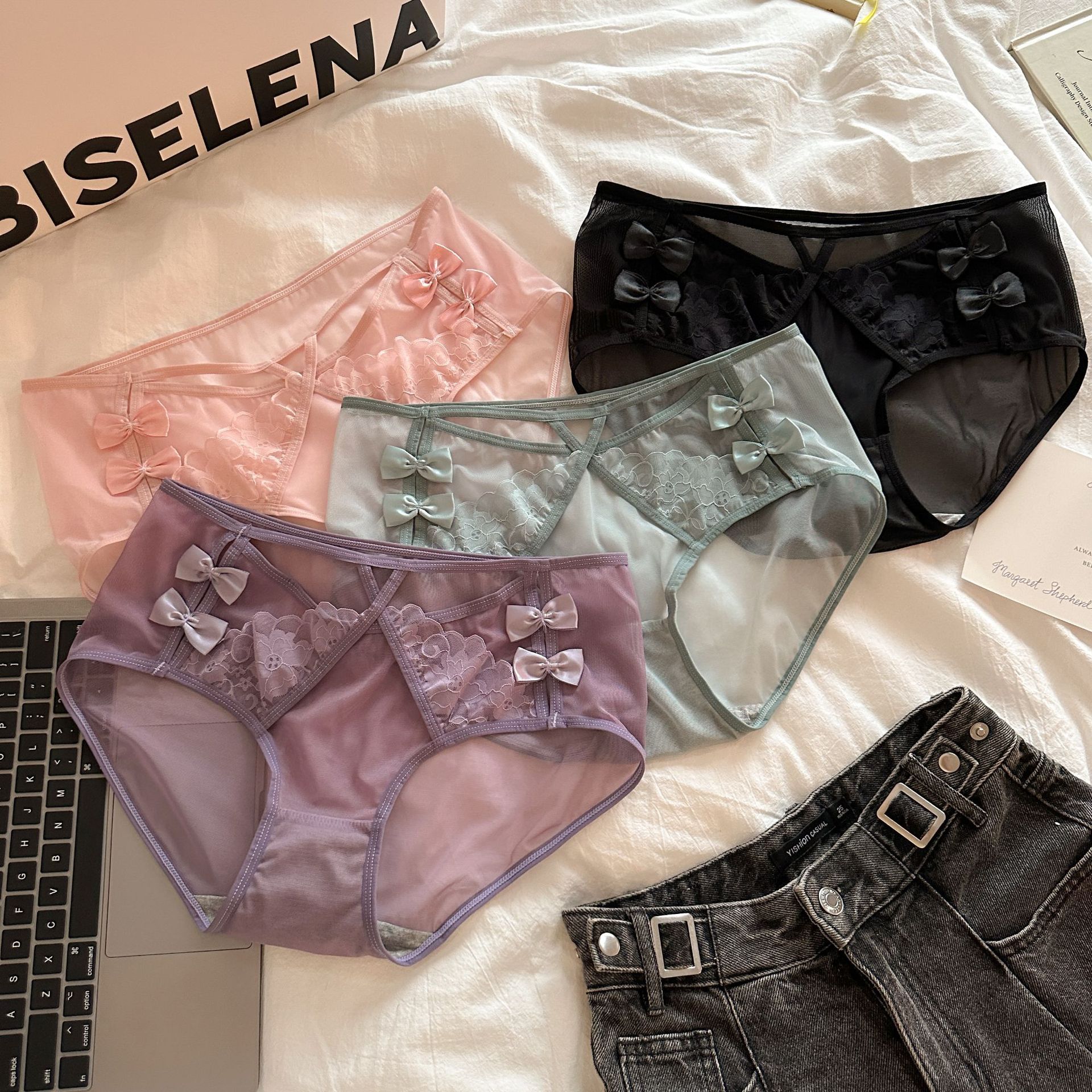 2025 Bestseller French girl lace high-end sexy low-waist seamless lace underpants, ladies' alluring triangle pants Specification image