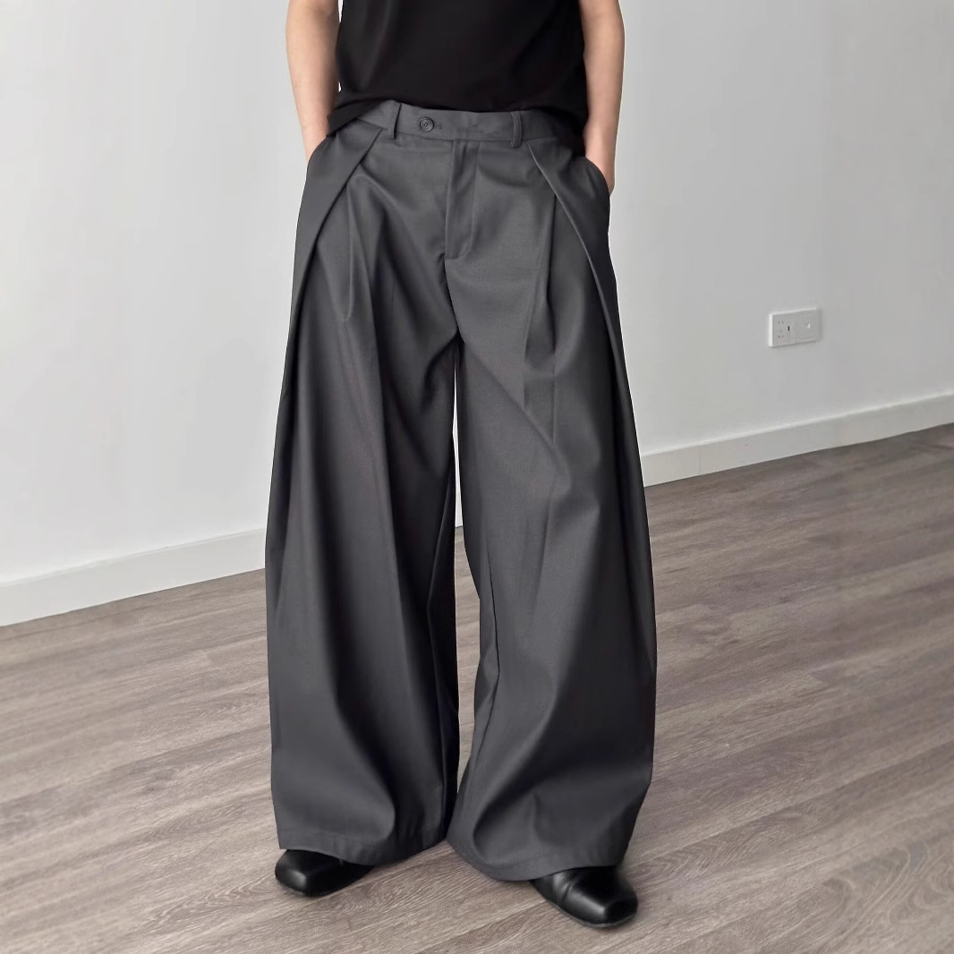 American high street retro grey pleated crescent-cut casual pants are versatile. Loose, wide-leg, drape floor-length suit pants for the street details Picture