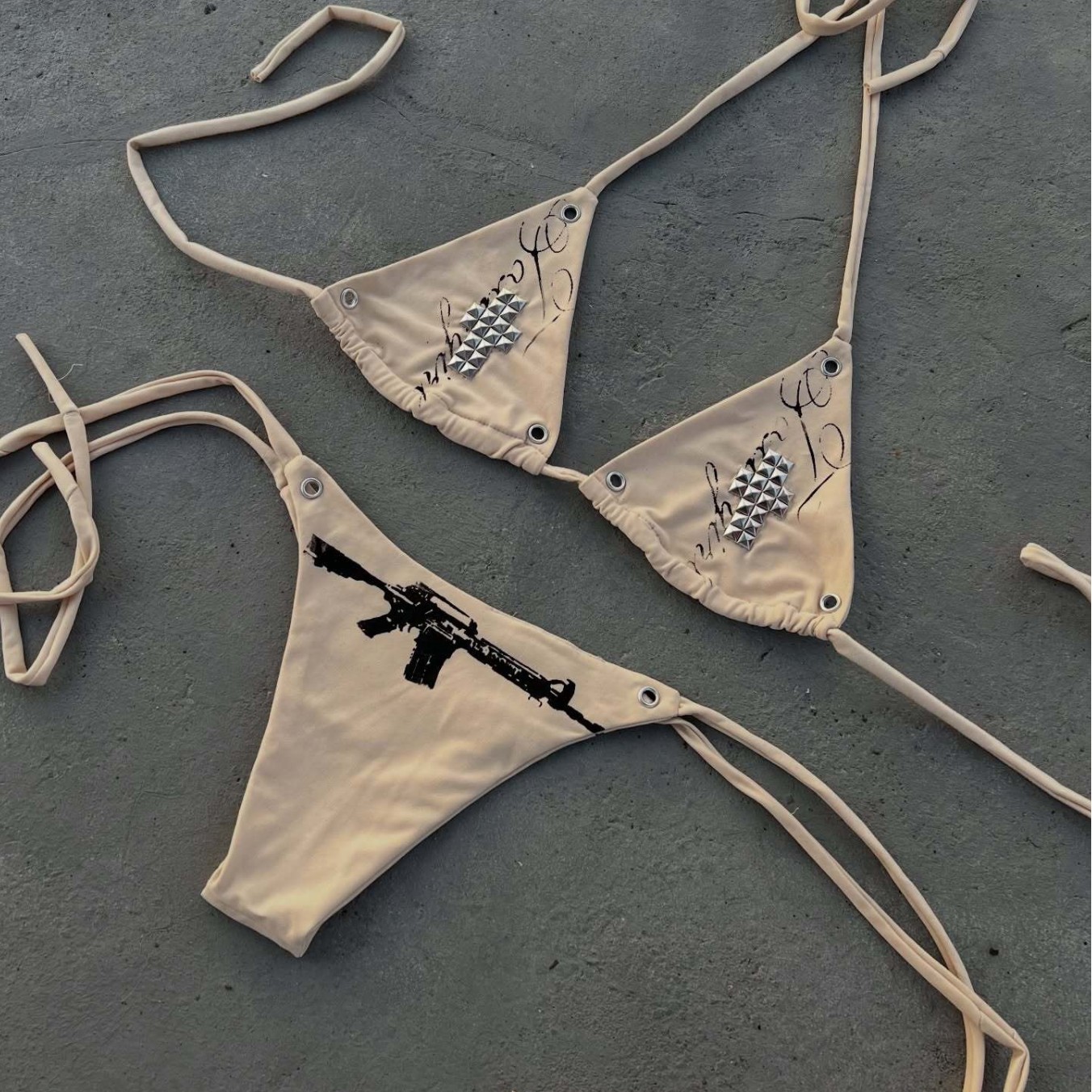 New European and American style summer sexy two-piece bikini with straps, hot girl vacation style Y2K beach bikini details Picture