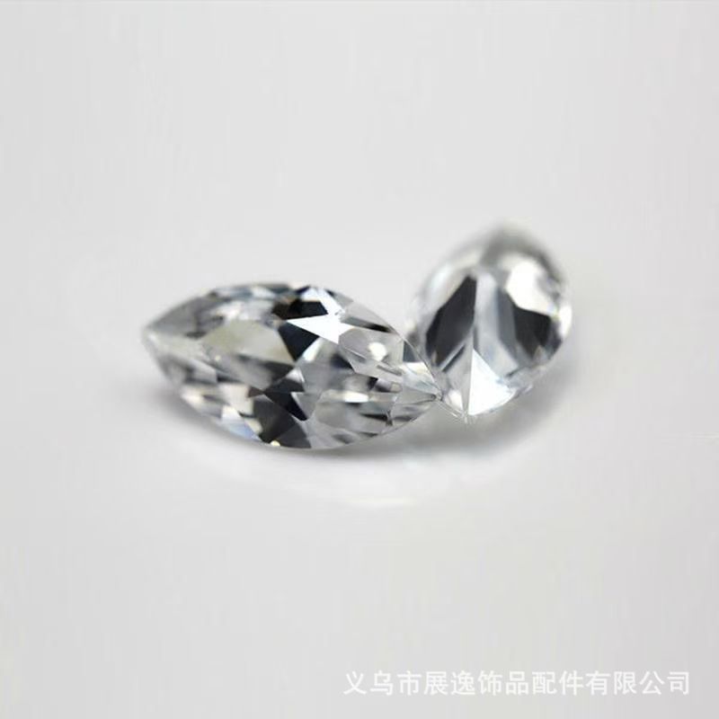 新款美甲饰品爆闪白色尖底马眼锆石纯色百搭指甲饰品戒指首饰
