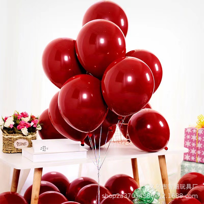 The popular double-layer pomegranate red balloon wedding room is decorated in a floating style. It is a creative Valentine's Day proposal and declaration of love details Picture