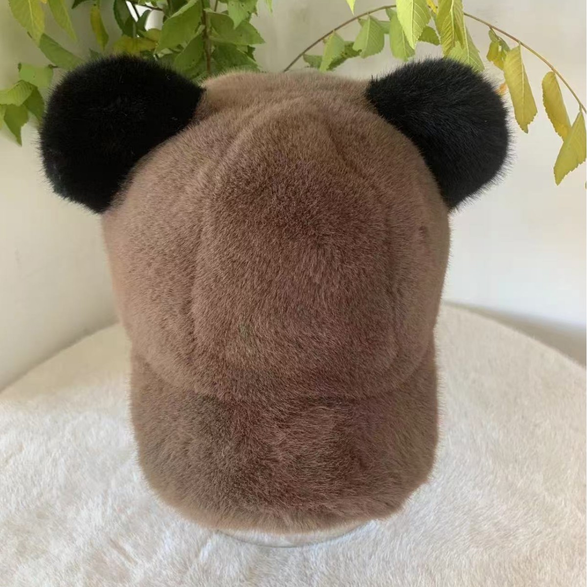 A cute winter cap with mink fur and panda ears, a large brim that makes the face look smaller, warm and fluffy ear-protecting cap full figure