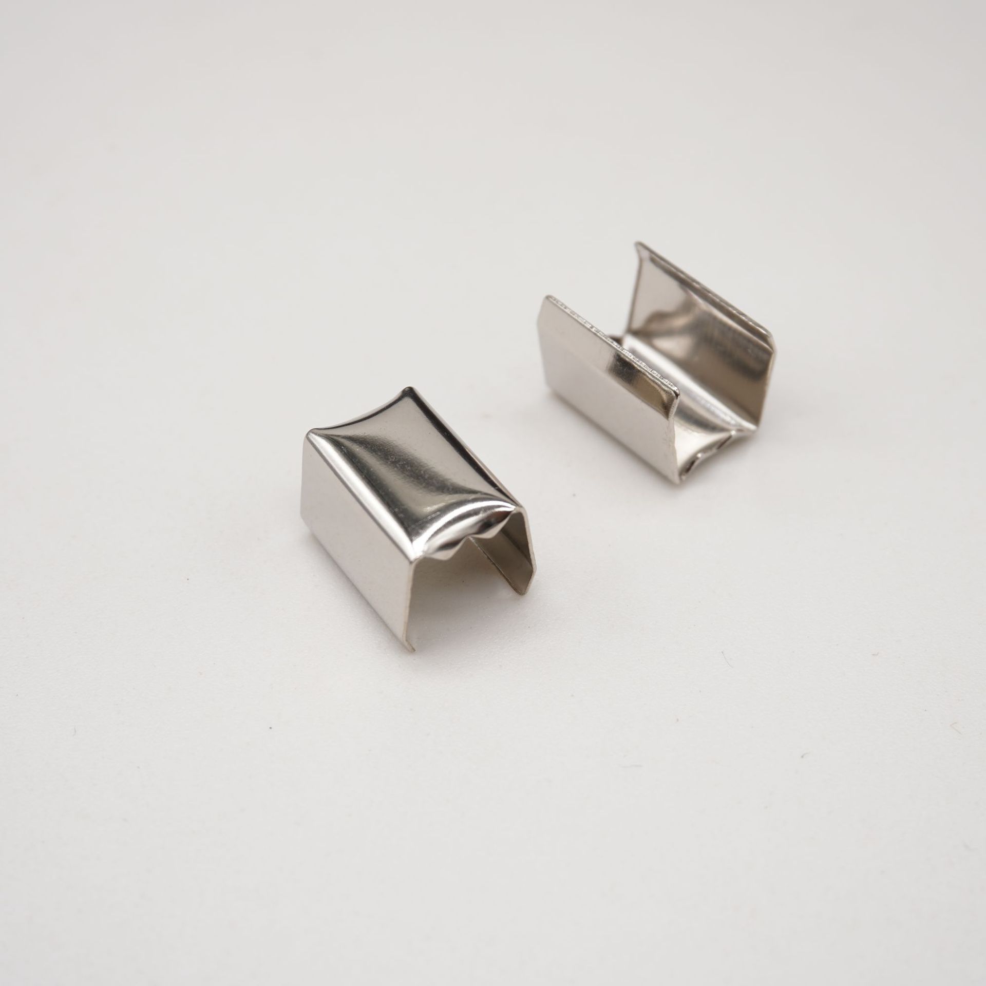 Rectangular iron horse buckle tail clip, 12mm toothed silver-white electroplated certificate lanyard head metal tooth tail clip Application Scenario
