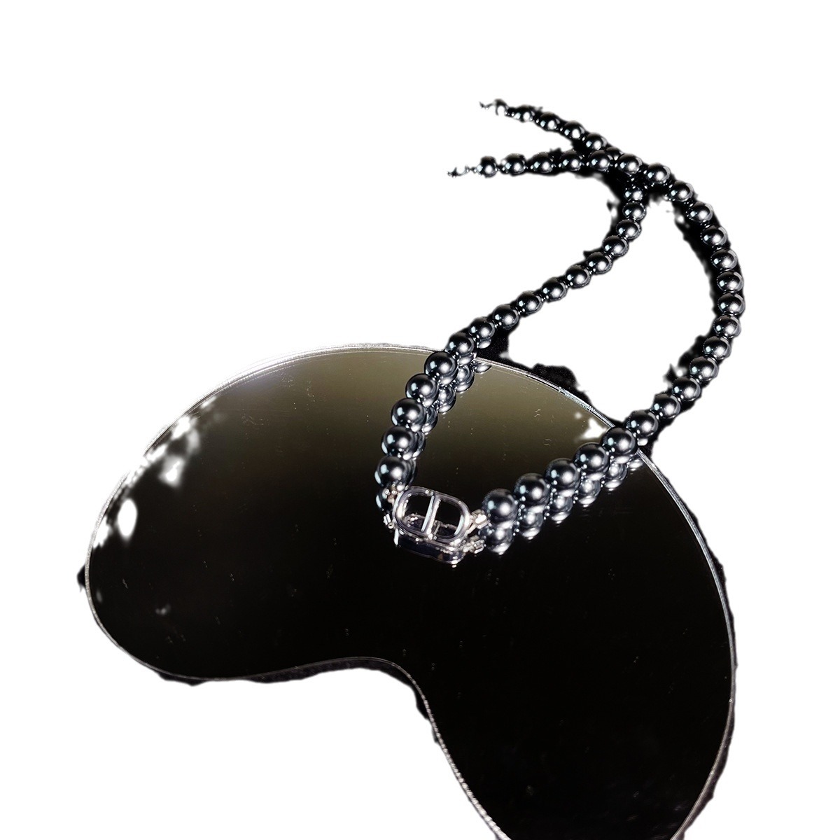 The trendy Shi Jia Zheng Round Strong Light Tahitian black pearl necklace for women with pig noses, a new trendy collarbone chain for women Item Picture