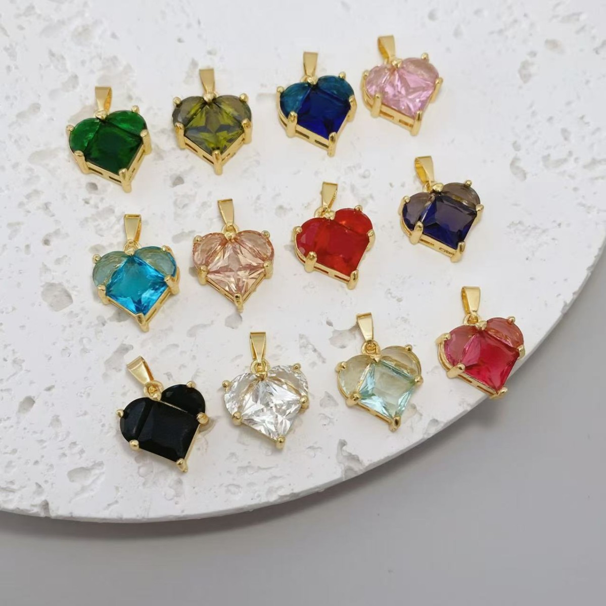 Cross-border new product Peach Heart heart-shaped pendant, DIY handmade jewelry accessory, copper electroplated zircon gold style wholesale Application Scenario