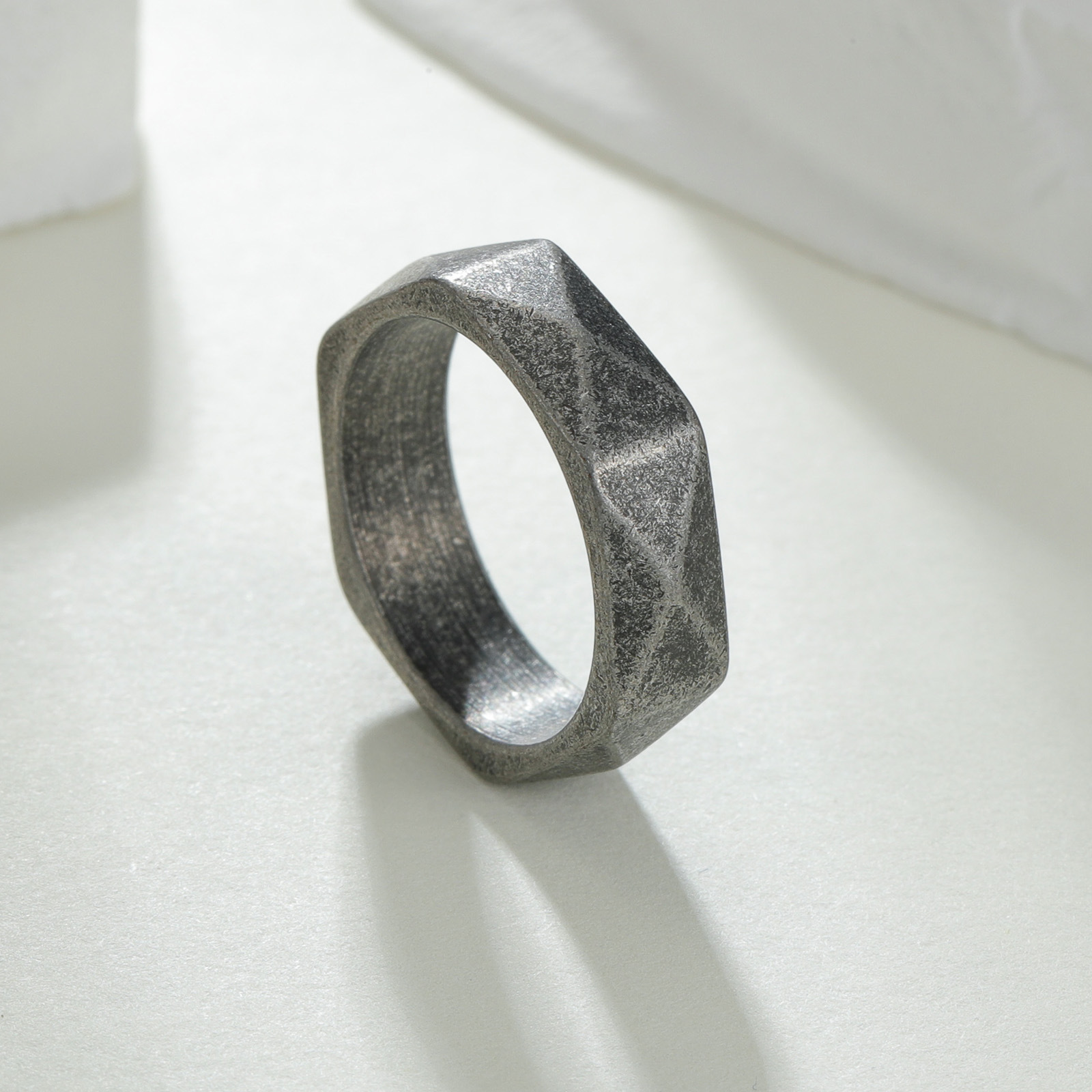 European and American trendsetting titanium steel jewelry, mechanically cut diamond-shaped ring, simple and elegant, aged silver ring bracelet