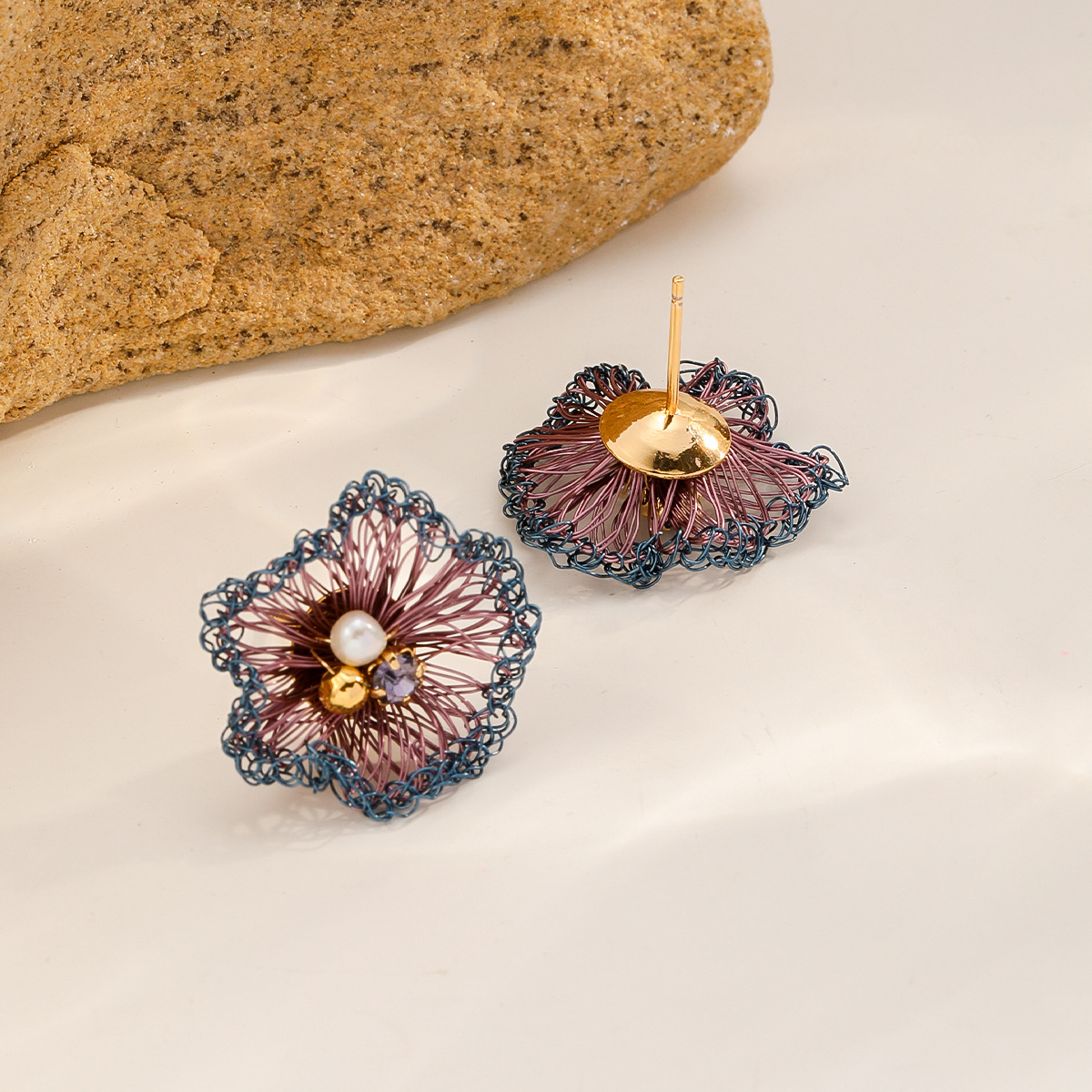 Nasha Cross-border exclusive flower earrings, hand-woven earrings, light luxury and high-end feel, non-fading, versatile stud earrings for women Specification image