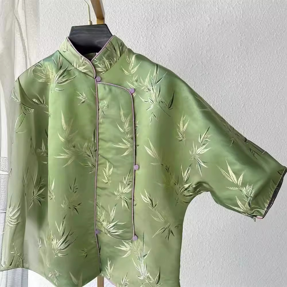 刺绣/汉服女长袖中国风产品图