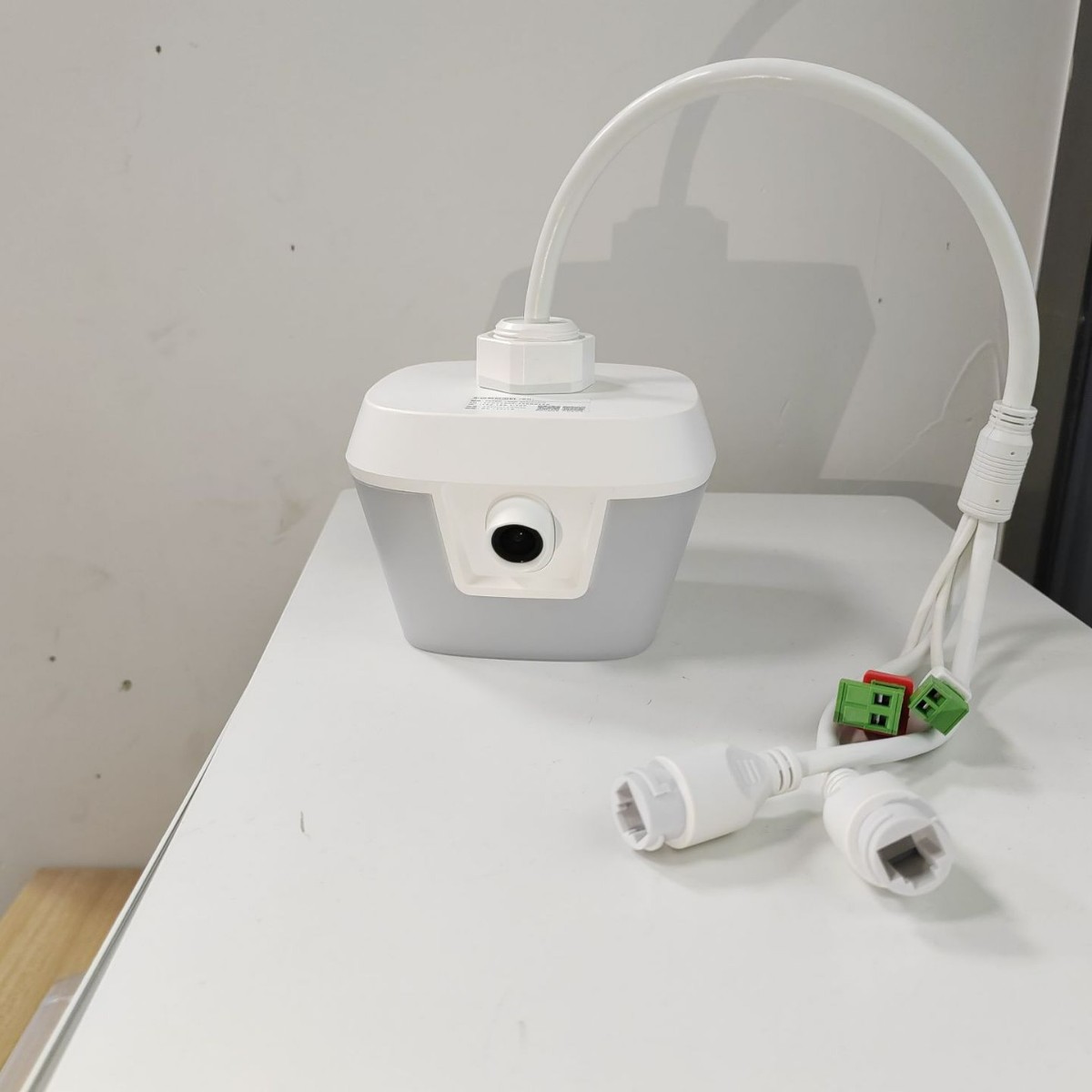 Parking space video camera, parking space guidance, automatic navigation and query