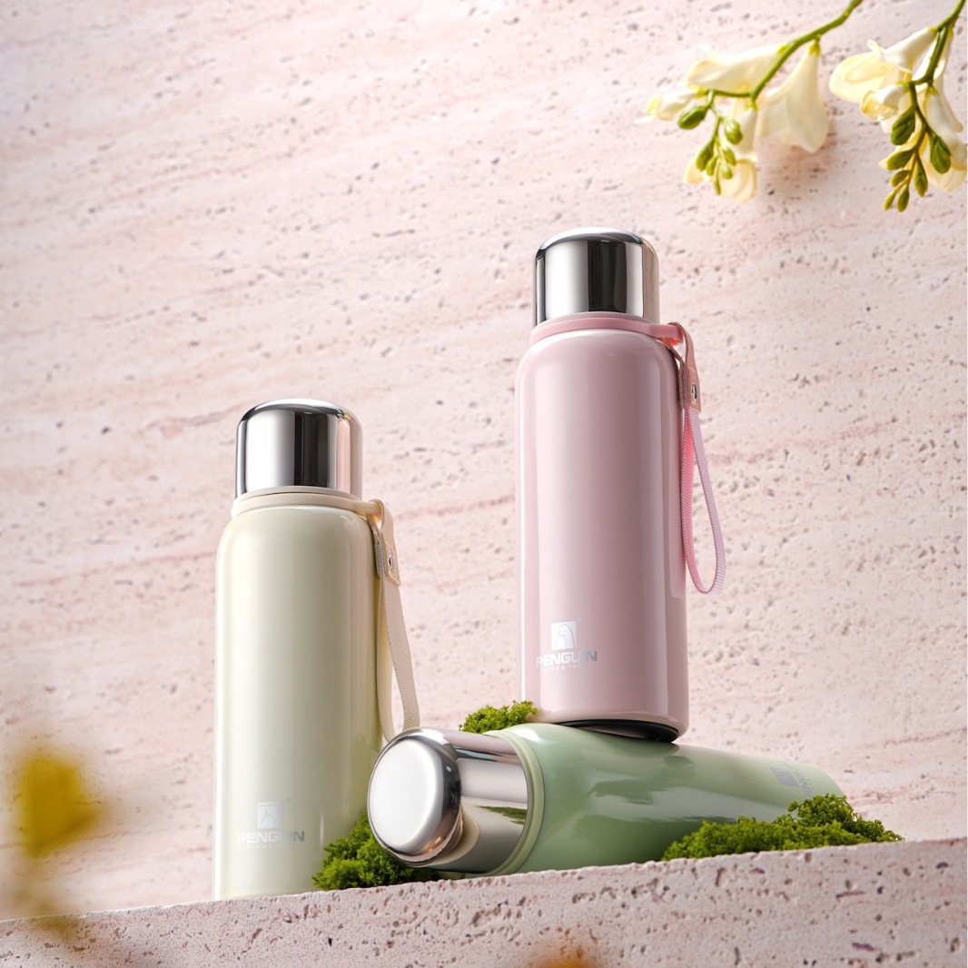 Colorful and fashionable vacuum insulated cup 680ML stainless steel portable tea cup for students details Picture