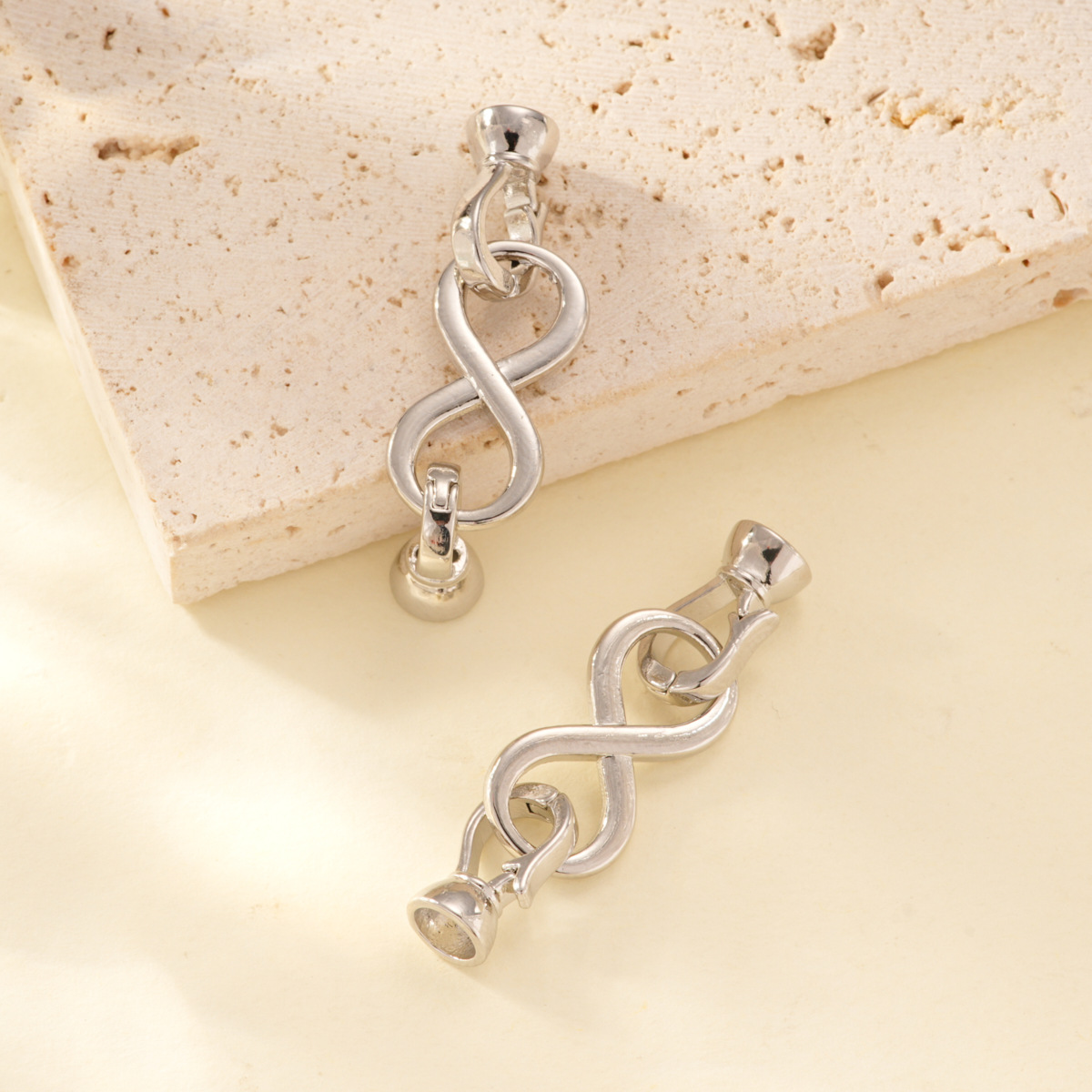 Smooth figure-eight clasp, high color retention wholesale 18k copper gold-plated color retention high-end bracelet and necklace clasp DIY accessory details Picture