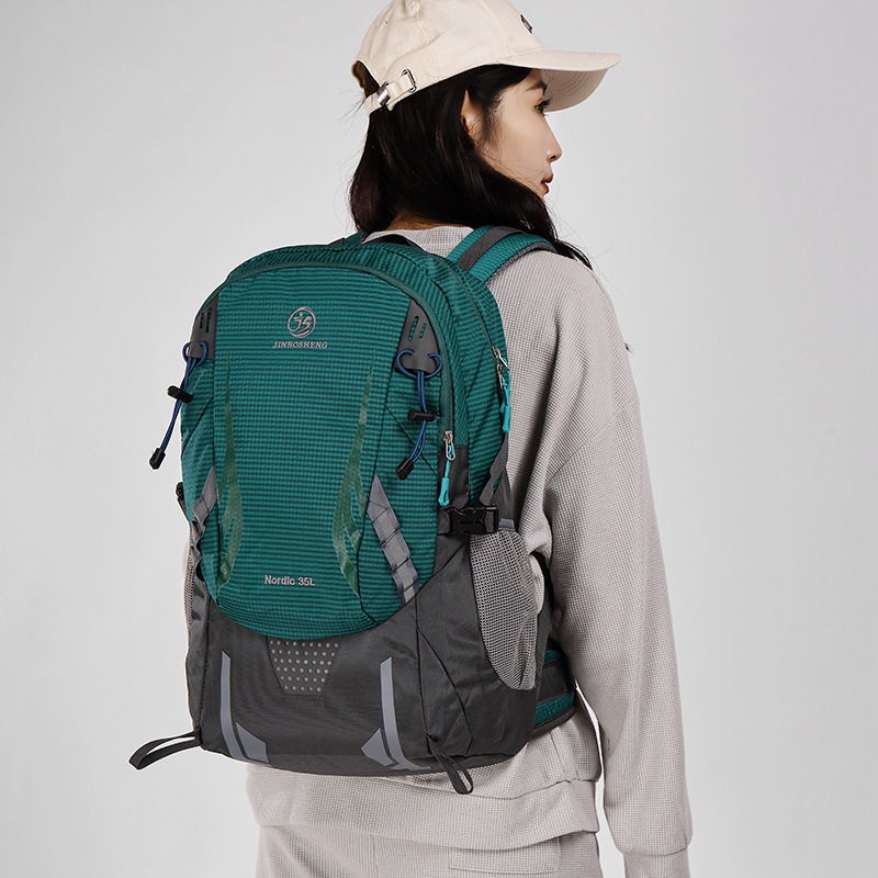 The new men's backpack for hiking in 2025, with large capacity and contrasting colors, is fashionable for outdoor travel and cross-border trade Application Scenario