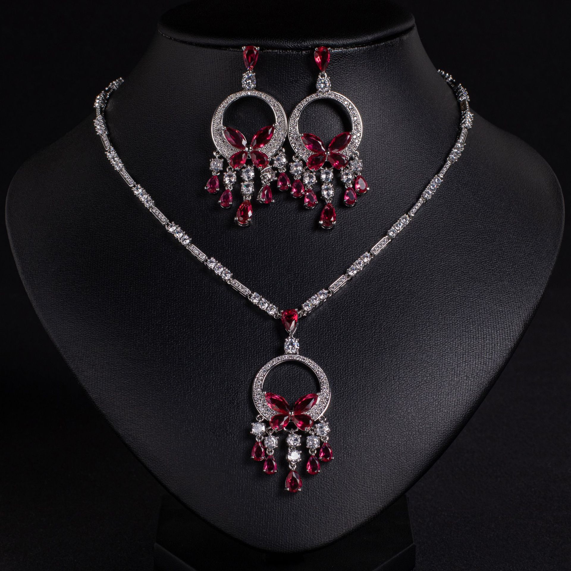 The zircon tassel necklace of the same style as cross-border jewelry is a high-end and versatile accessory for women. It is a niche, light luxury and high-end collarbone chain details Picture