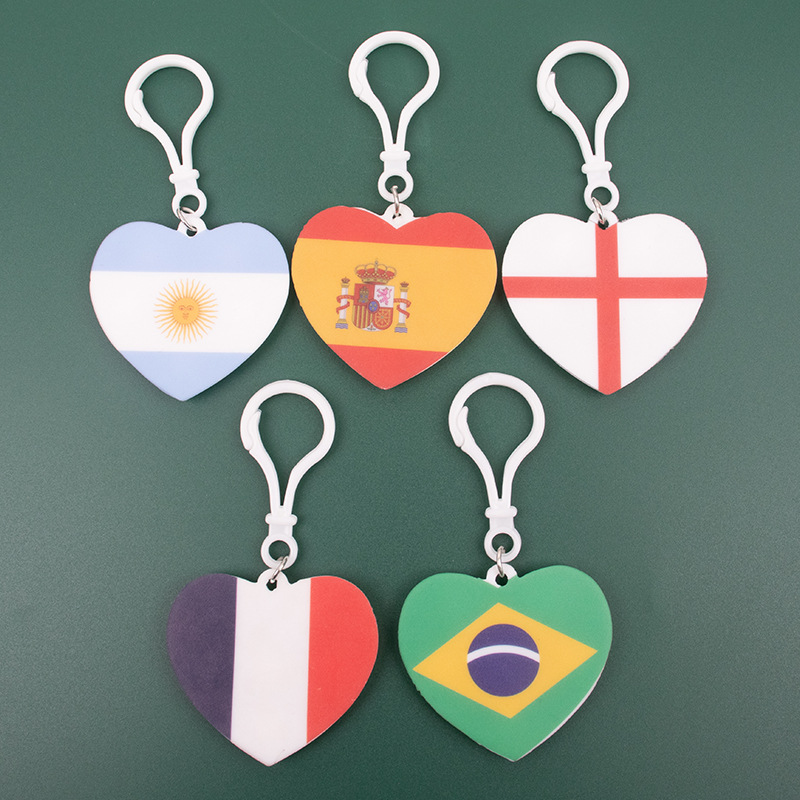 Brazilian and Israeli flag keychains, multiple types of heart-shaped national flag keychains, flag icon suction cup toys details Picture
