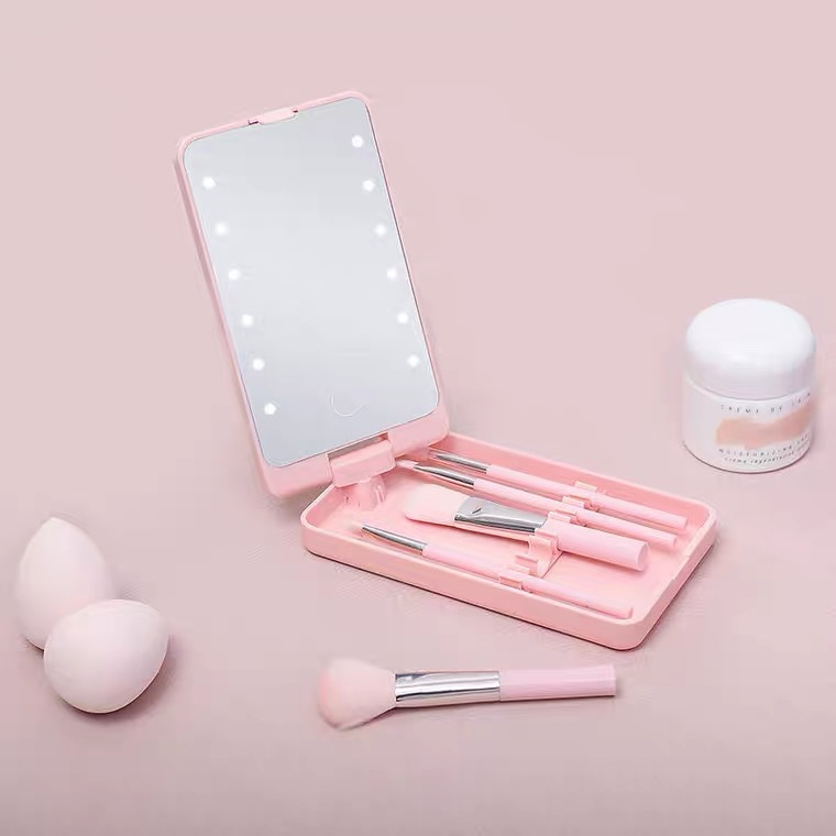 Cross-border led makeup mirror with light, 5-piece makeup brush set, makeup brush storage box with lid, dust-proof Application Scenario