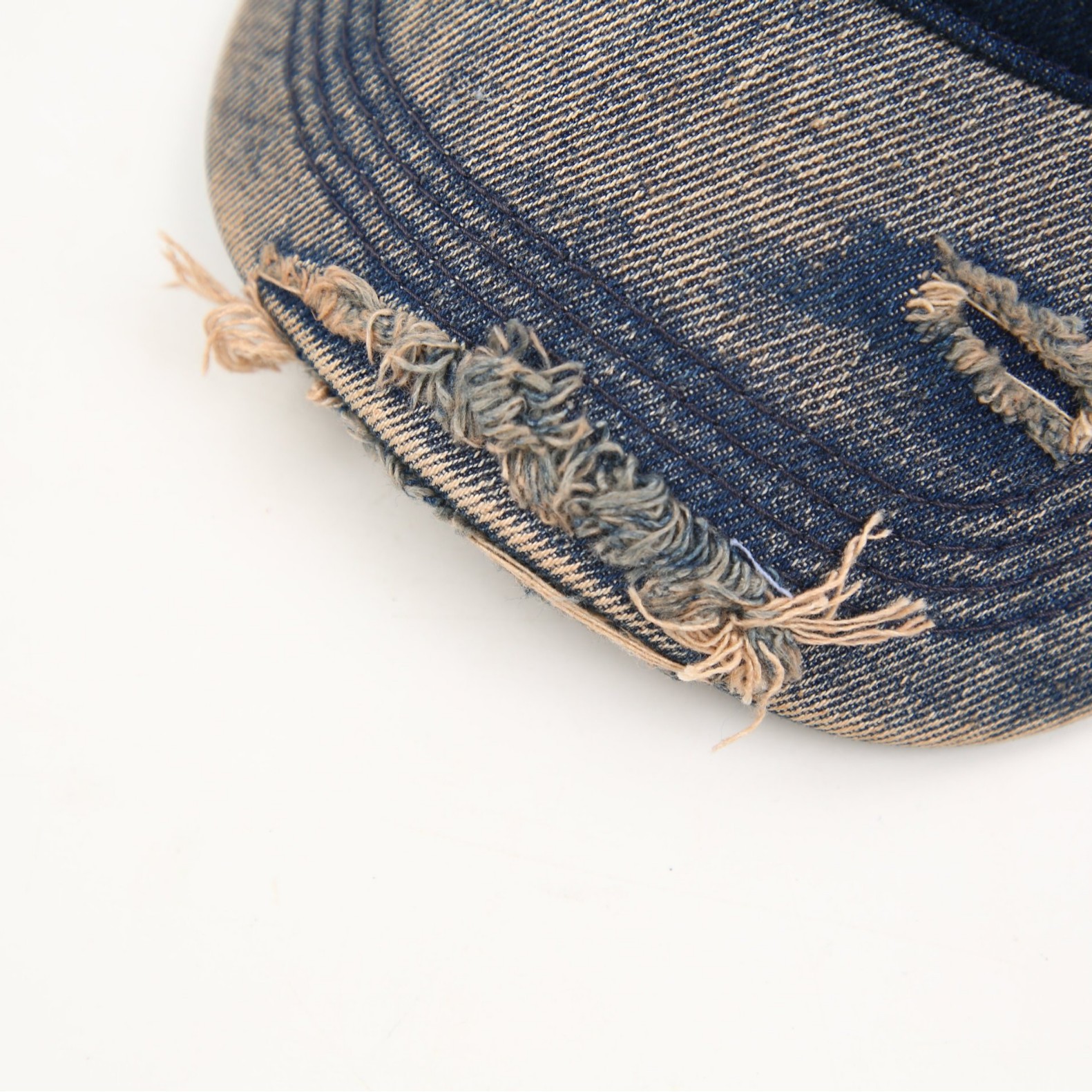 Original design, retro and distressed, ripped denim baseball cap for women, Korean style, versatile and face-enhancing, small sunshade baseball cap for men Item Picture