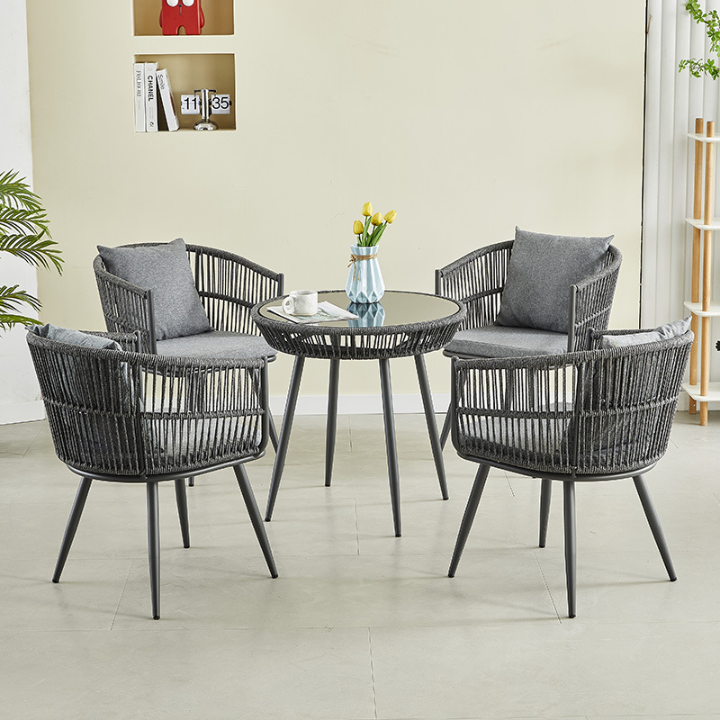 藤编桌椅实物图