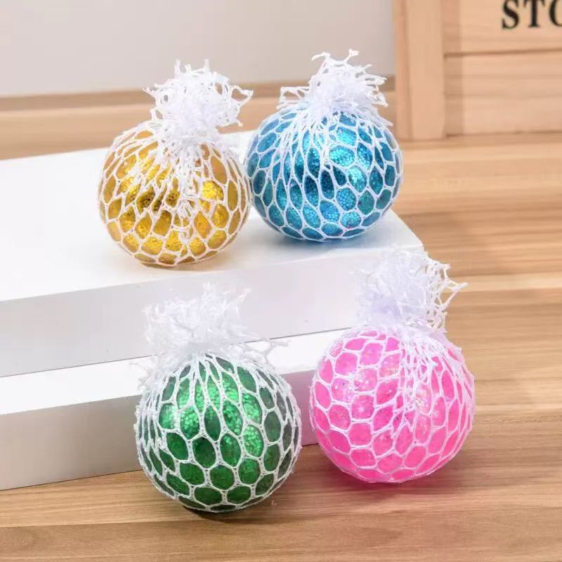 Factory direct sales of grape players, creative water balls made of grape gold powder for leisure details Picture