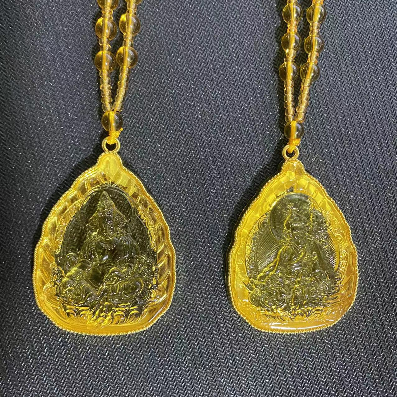 Retro lace-trimmed gold-encrusted color-preserving Buddha statue sweater chain, ethnic style Medicine Buddha necklace, live-streaming street stall accessories wholesale Application Scenario