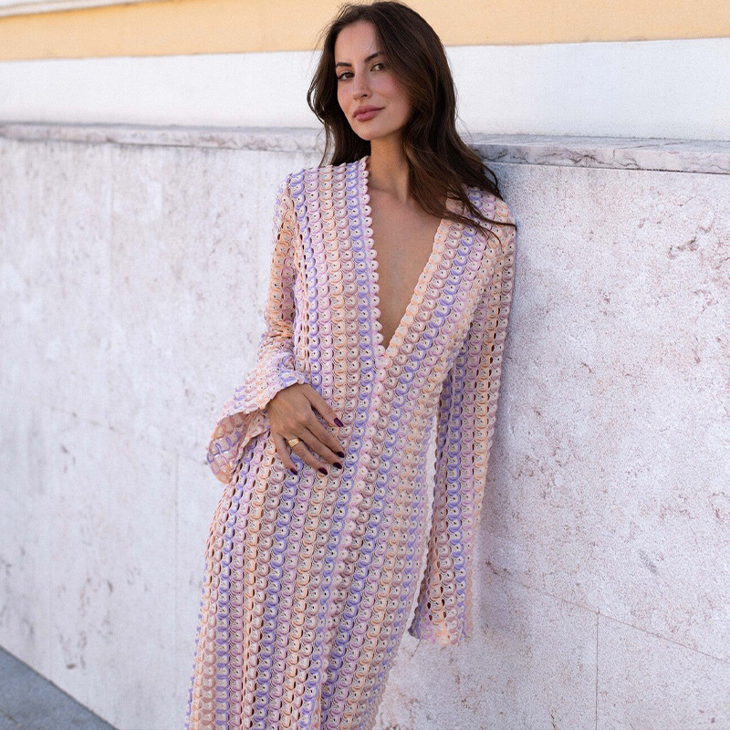 European and American cross-border vacation style lace beach dress, V-neck, cut-out and slit one-piece design dress details Picture
