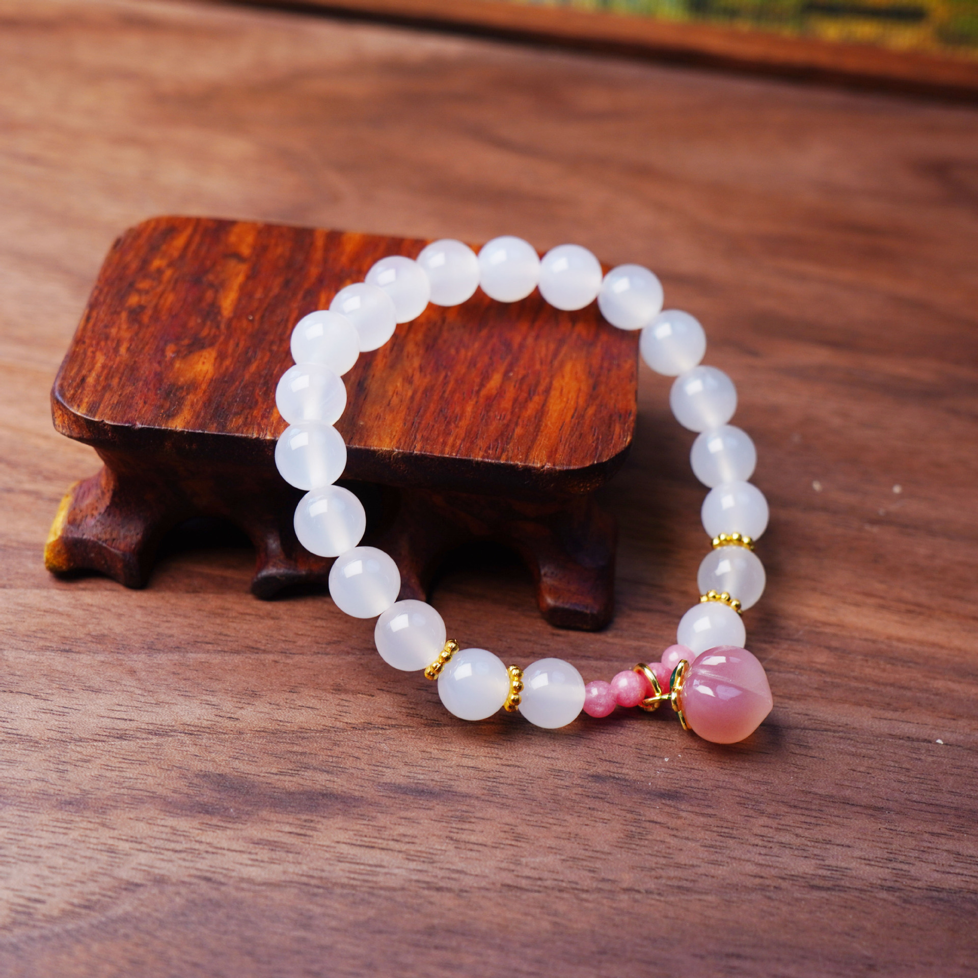 Tipo de hielo natural brazalete de ágata blanca para mujeres con colgante de melocotón dulce pincho de mano fresco y dulce mejor amiga decoración de mano regalo details Picture