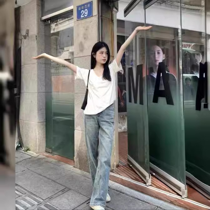 打底衫女长袖韩版/短袖/尾货/t恤/服装产品图