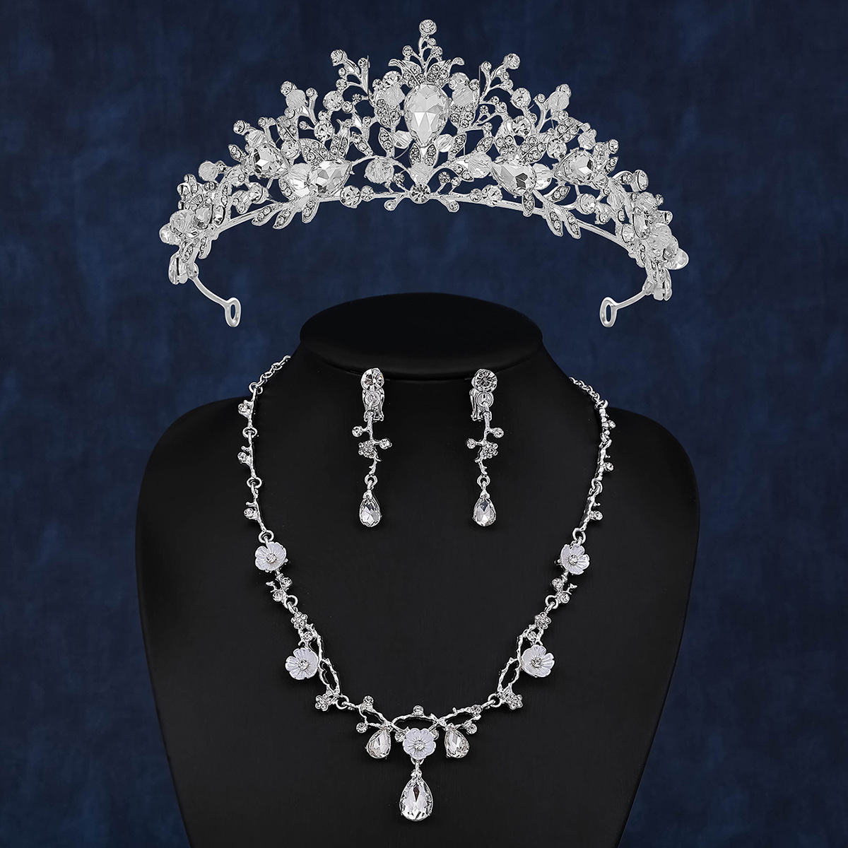 New handcrafted bride chain, Korean-style bride accessories, high-end wedding crown necklace, earrings, three-piece set Specification image