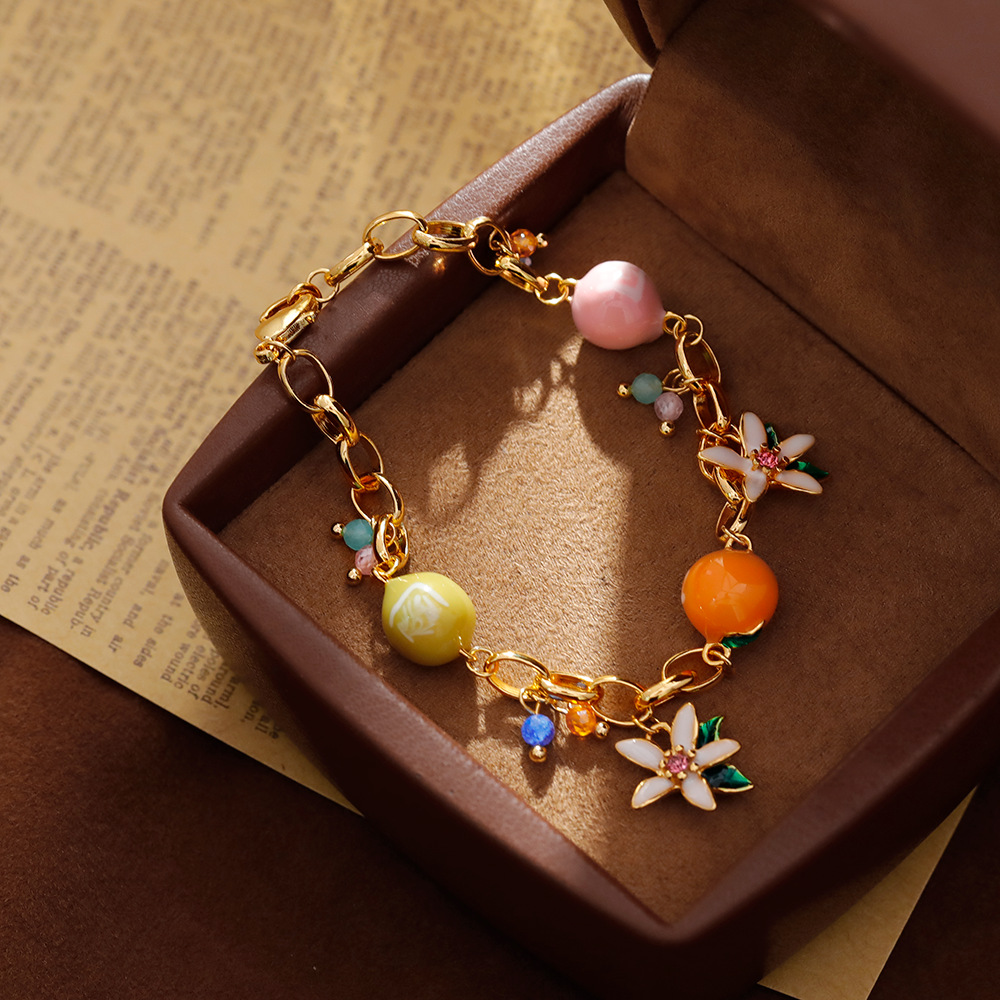 Hyacinth's niche design sweet orange blossom, tangerine and gardenia flower bracelet is a fashionable and exquisite versatile accessory. It will be a bestseller on Douyin in 2025 Application Scenario