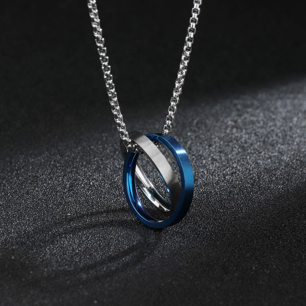 European and American couple style stainless steel necklace, Mobius strip necklace, new collarbone chain accessory, versatile sweater chain Application Scenario