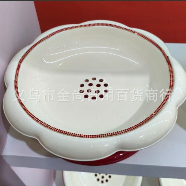 A simple fruit plate, a coffee table for the living room, a tiled fruit plate with legs, a draining basket, and a must-have snack table for the living room Application Scenario