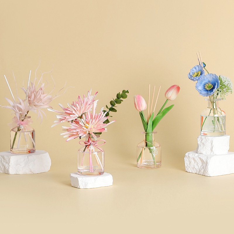 Flower arrangement, home dried flowers, flameless aromatherapy essential oils, home rattan fragrance ornaments, fresh and deodorizing air in the bedroom details Picture