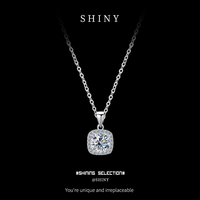The jewelry set features a high-end square necklace made of 925 sterling silver from Europe and America, which is simple and versatile. The Moissanite collarbone chain exudes a sense of sophistication Specification image