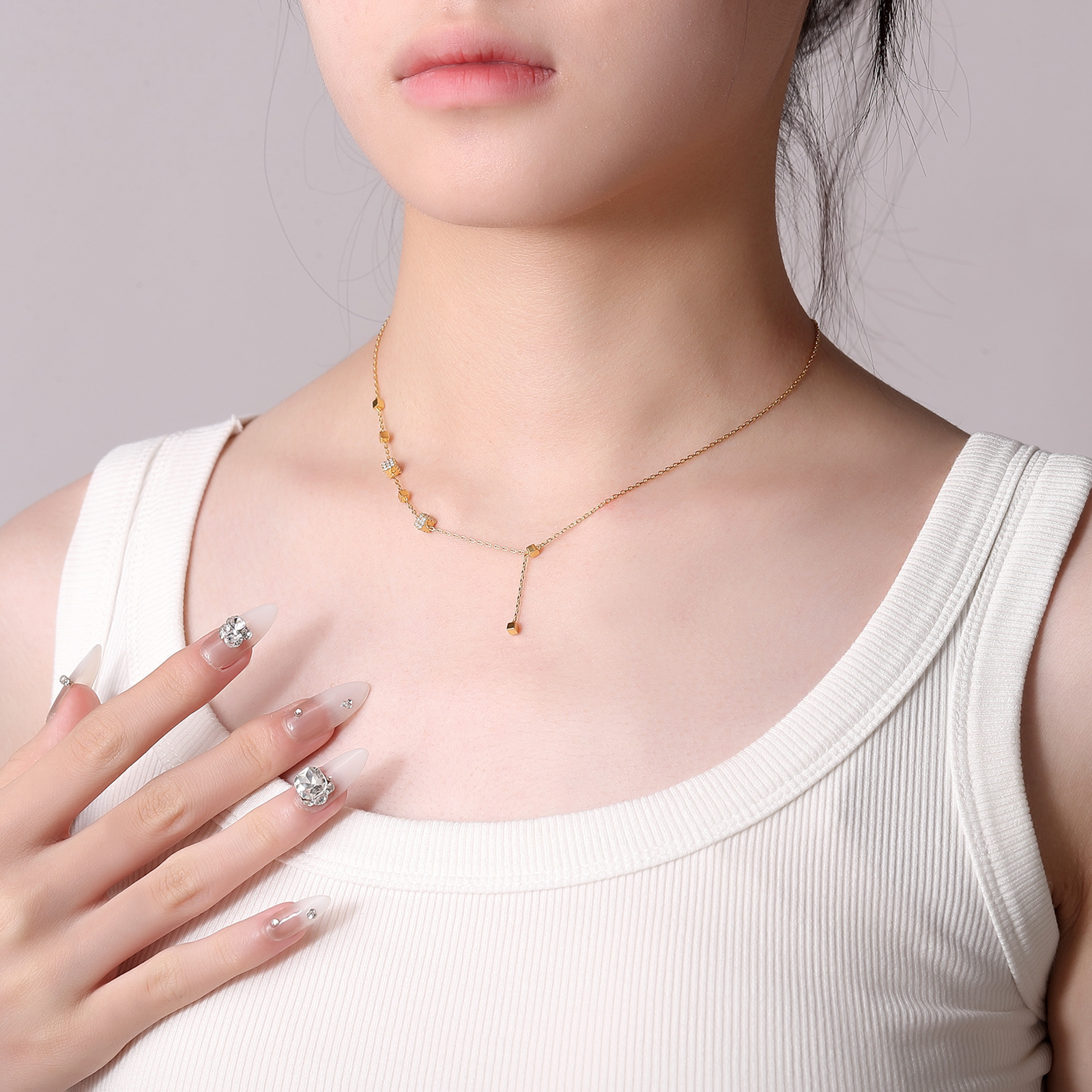 s925 Silver micro-inlaid diamond geometric small square tassel sweet sugar cube necklace, a versatile collarbone chain accessory that won't fade Application Scenario