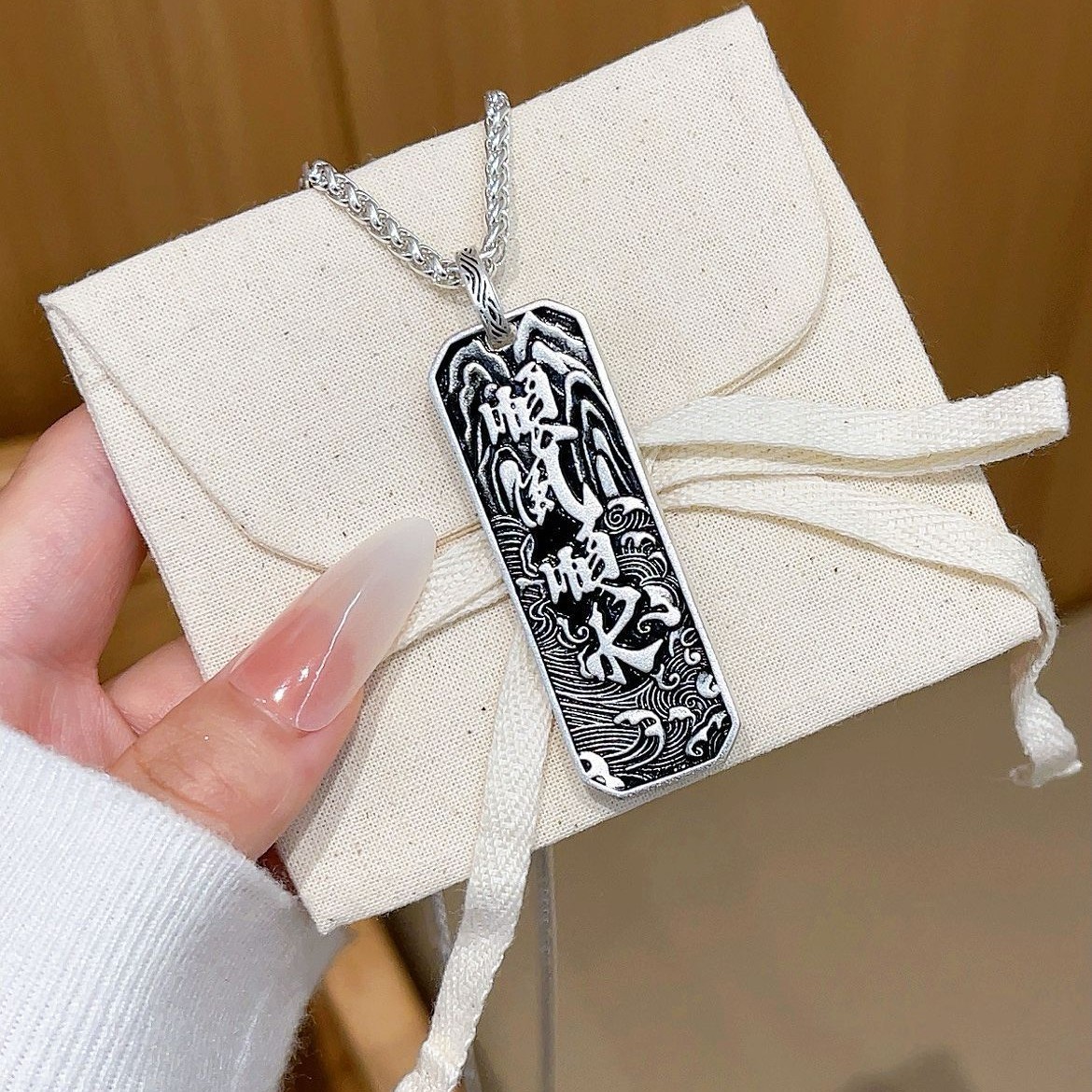 "Smooth Sailing Men's Pendant, unique retro copper-plated Miao silver necklace, hip-hop sweater chain, Instagram niche male trend. Application Scenario