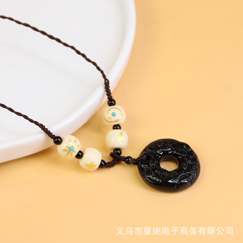 Acorn-shaped pendant necklace, pearl lanyard, short and elegant jewelry for women, classic accessory Application Scenario