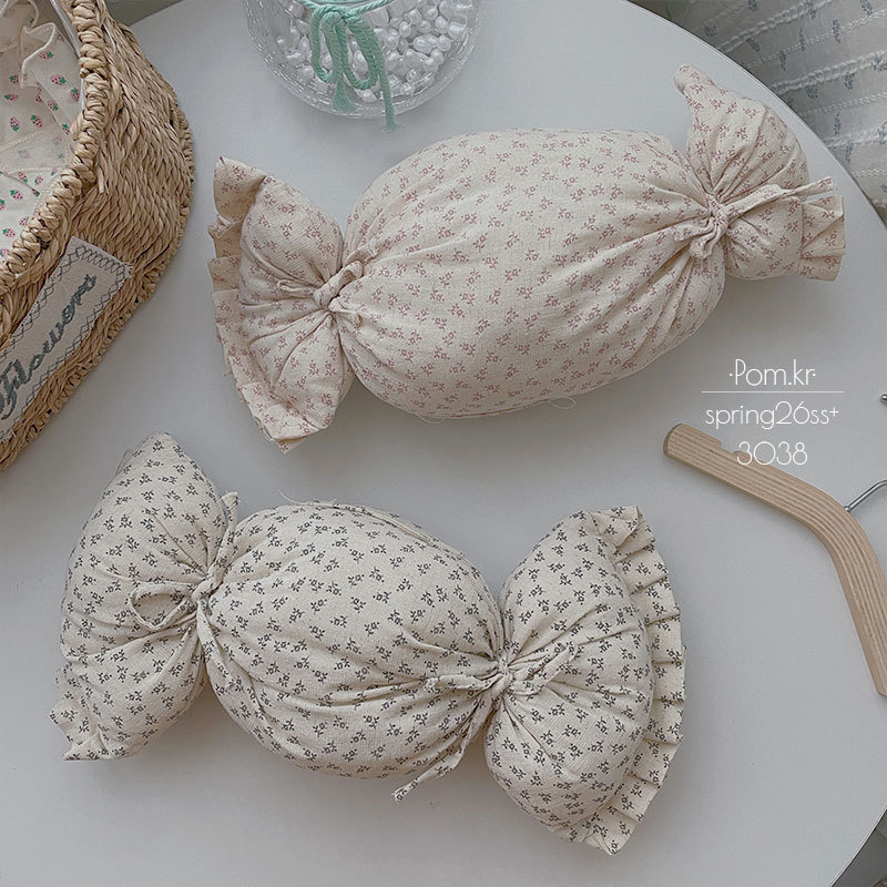 Spring new girlish candy throw pillow, floral cotton-filled baby fabric cushion, ins style atmosphere decorative small items Specification image