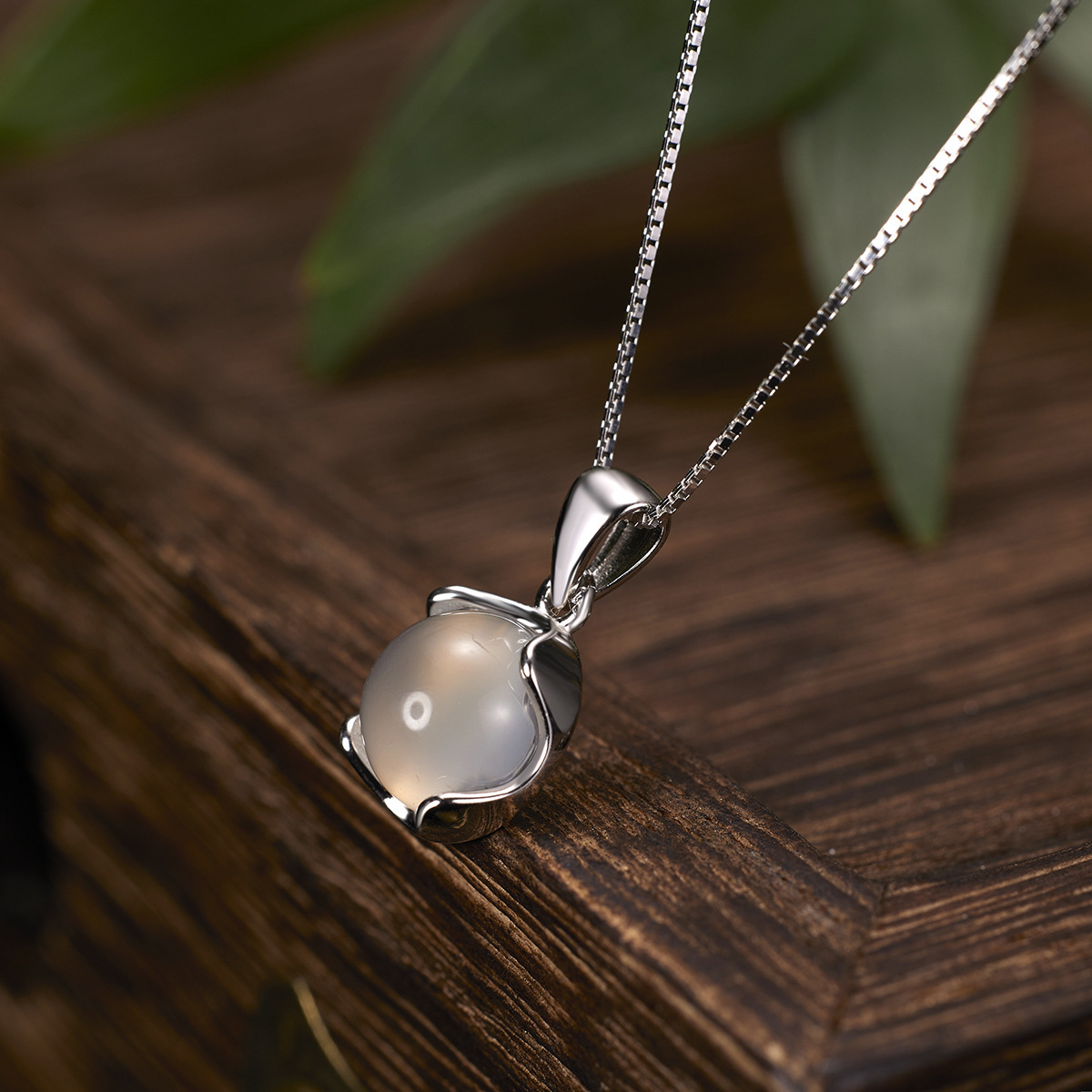 s925 sterling silver new round chalcedony necklace, simple, light luxury and high-end girls' collarbone chain accessory factory direct sales Specification drawing