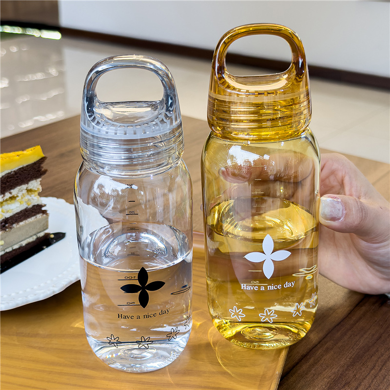 Hand-held plastic cup with scale, portable student cup for both men and women, transparent Tritan material