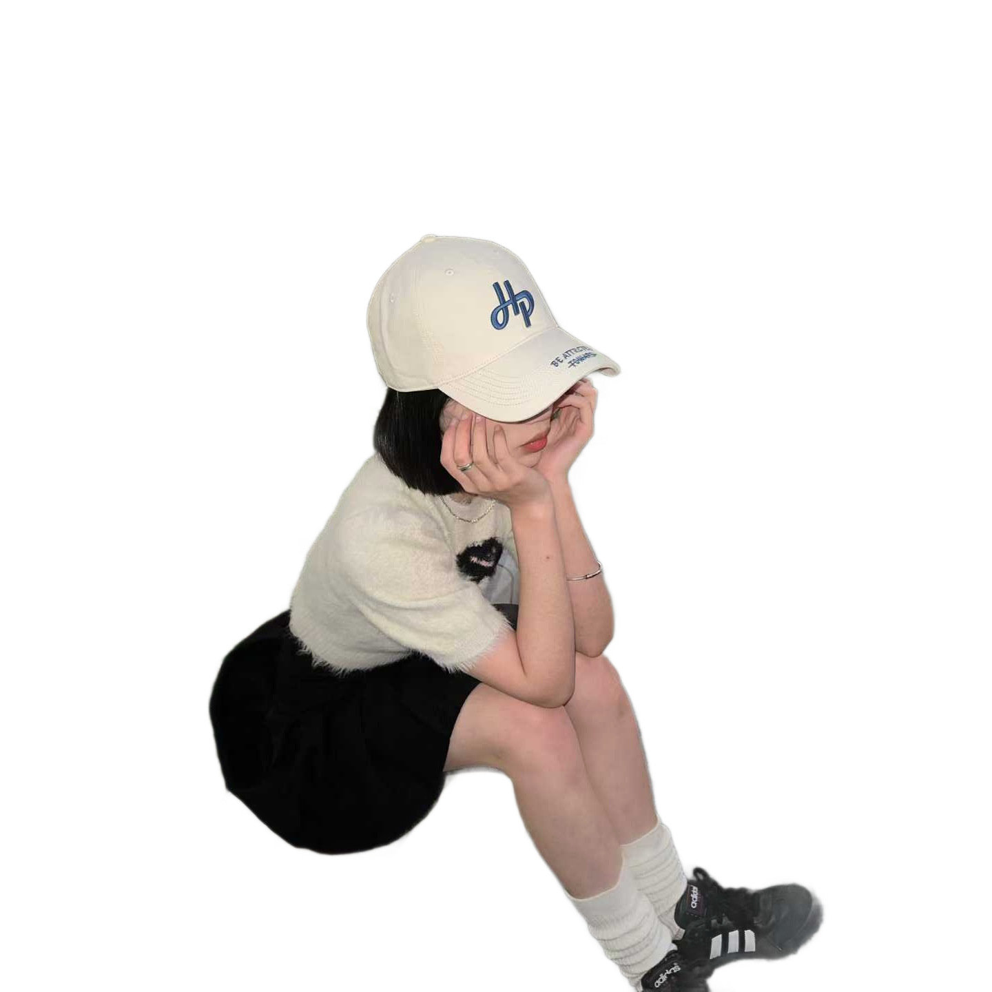 The new hard-top baseball cap for women with a perforated brim and embroidered letters is a Korean-style couple's baseball cap that makes the face look smaller, looks old-fashioned and is casual Item Picture