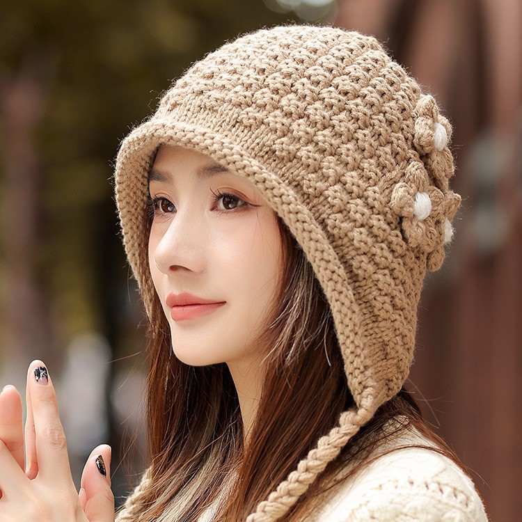 Tassel braided woolen cap, autumn and winter cold-proof and warm knitted cap, 2025 new style, stylish and face-enhancing small ear-protecting headscarf