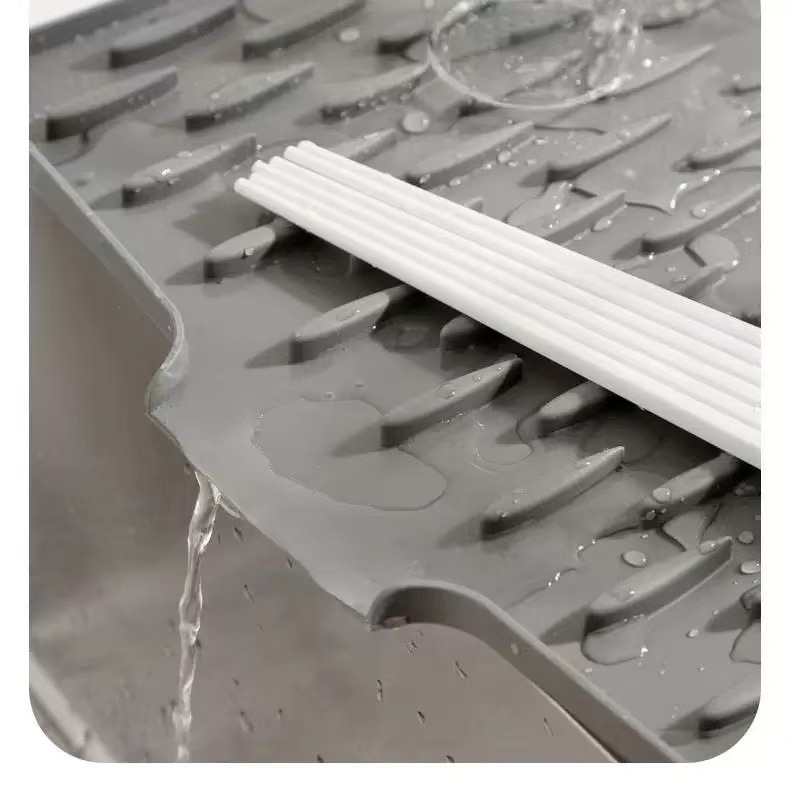 Soft rubber water-draining pad for countertop slope, kitchen heat-resistant and heat-insulating pot pad, thickened countertop pad, anti-slip cutting board fixing pad Application Scenario