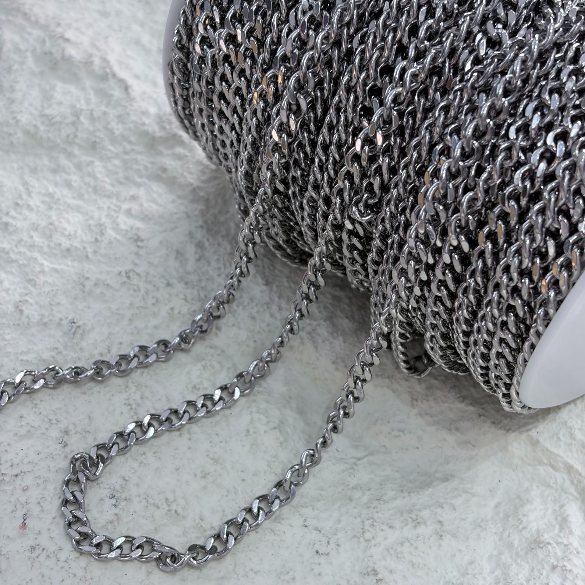 Stainless steel Cuban chain semi-finished products, color-preserving titanium steel diy necklace and bracelet raw materials, jewelry accessories, roll packaging
