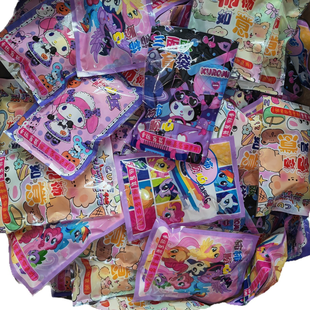 惊喜盲袋儿童一元抽奖大礼包便宜盲盒摆地摊学校小学生小卖部玩具白底实物图
