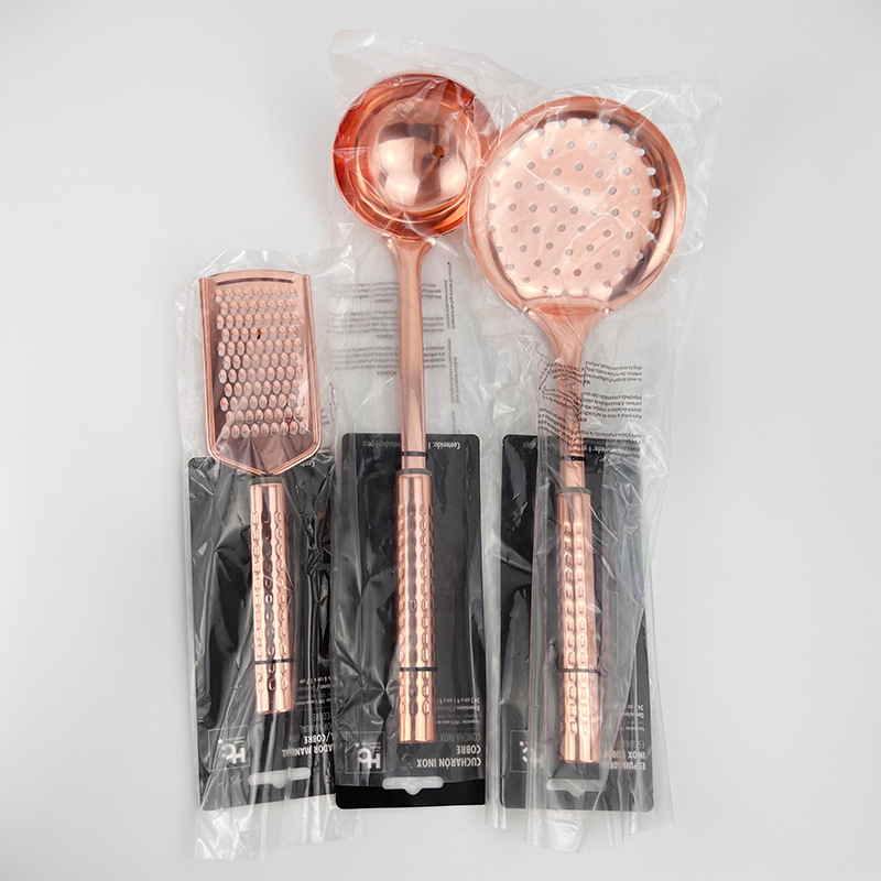 Stainless steel spatulas, soup spoons, cooking spoons, ladles, strainers, planers, household stir-frying spatulas and stir-frying spoons, a set of 3-piece practical kitchenware Application Scenario