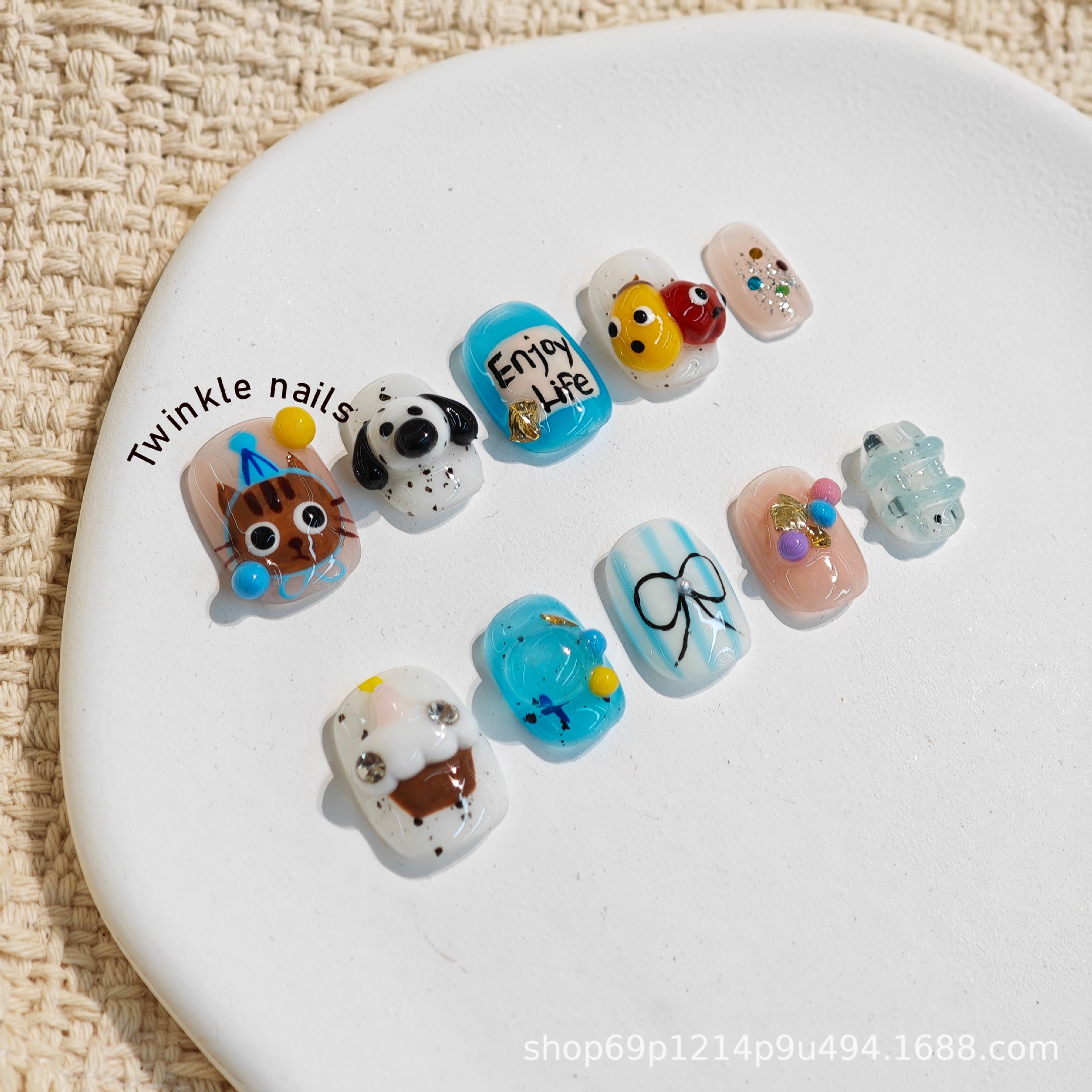 美甲钻/美甲树脂小花/美甲贴片/美甲堆钻/穿戴式美甲成品产品图