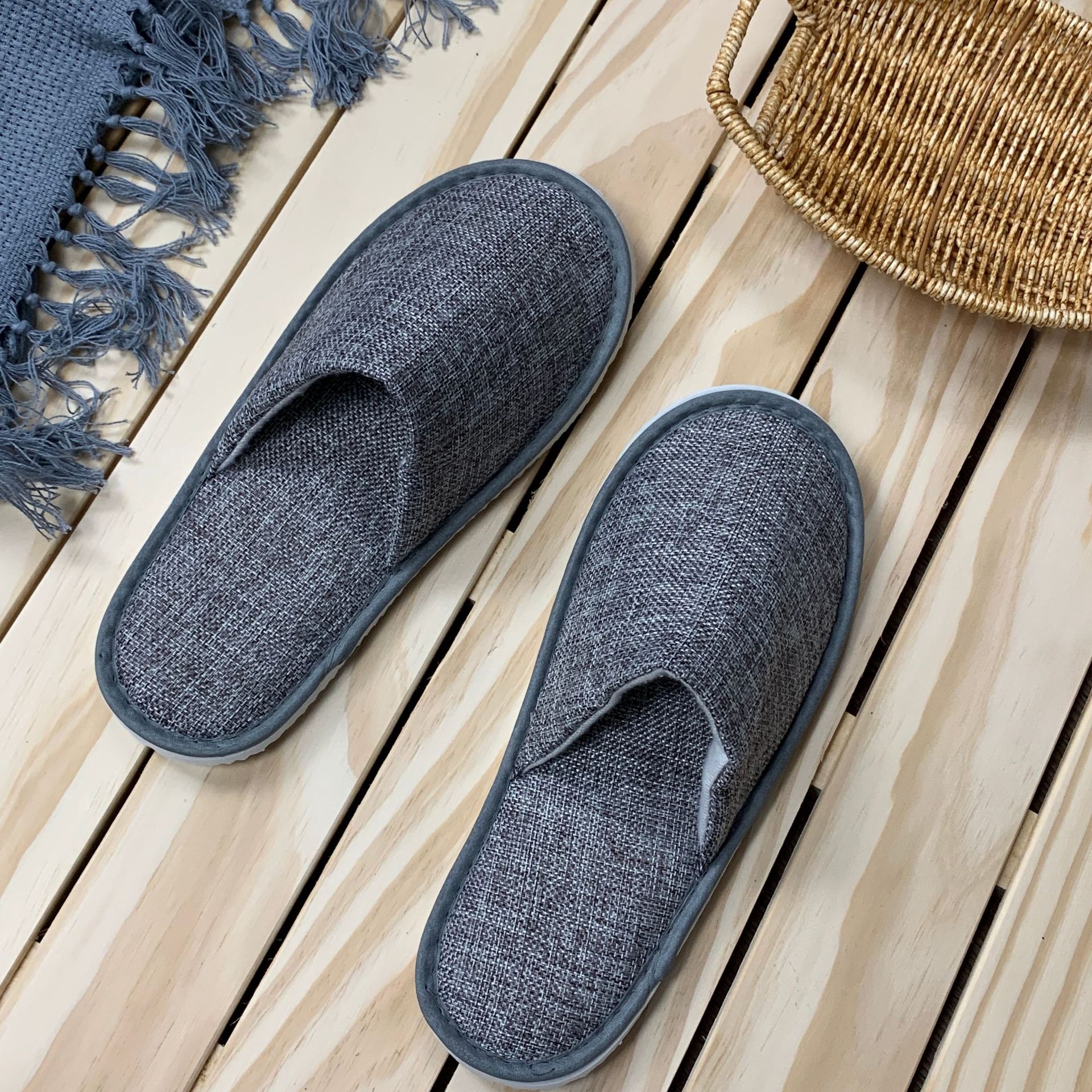 Artículos de hotel 5 estrellas hotel desechable zapatillas homestay hospitalidad antideslizante engrosado algodón paño zapatillas fabricante al por mayor Specification image