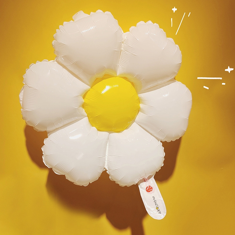 Cross-border oversized ins Daisy aluminum film balloon smiling chrysanthemum photo prop, extra-large baby and children's birthday party details Picture