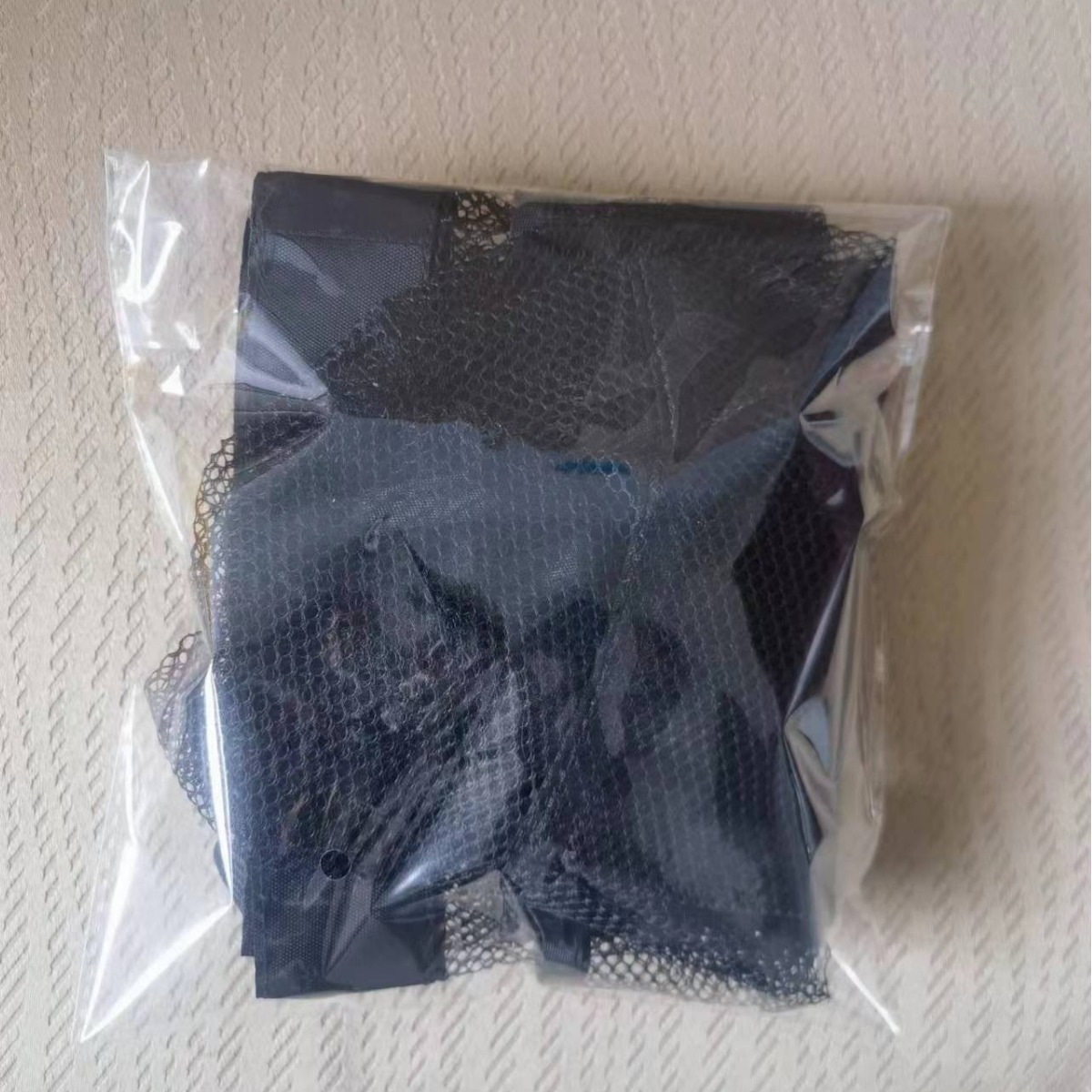 Travel portable hand-held beach bag, mesh toiletry bag, fitness bath bag, storage bag and makeup bag Application Scenario