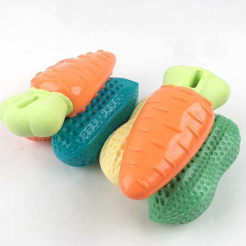 The sound-making toy for dogs and cats, allowing them to chew their teeth freely. The radish and peanut are cute, realistic, self-entertaining, and a great tool for teasing cats Application Scenario